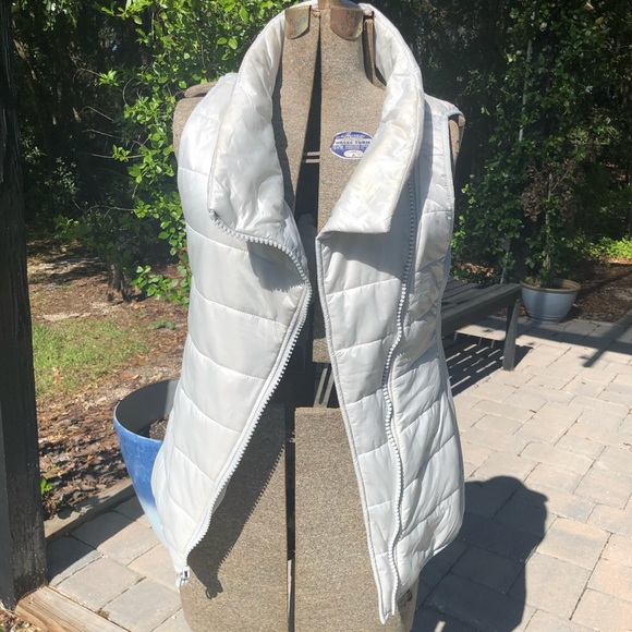 Reebok Vest - Picture 2 of 5